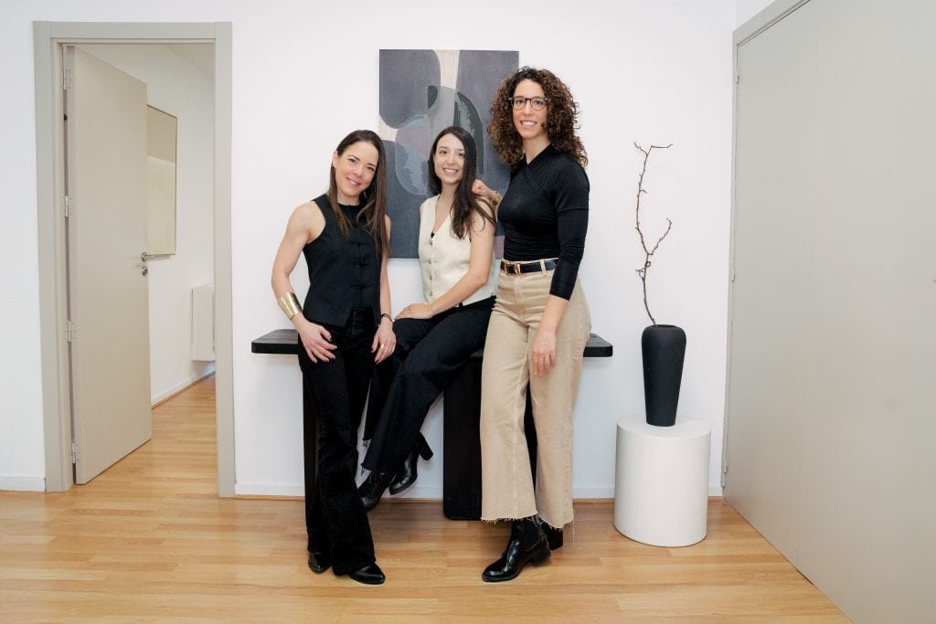 Equipo de psicólogas en Madrid de HONNE Psicoterapia en su consulta profesional