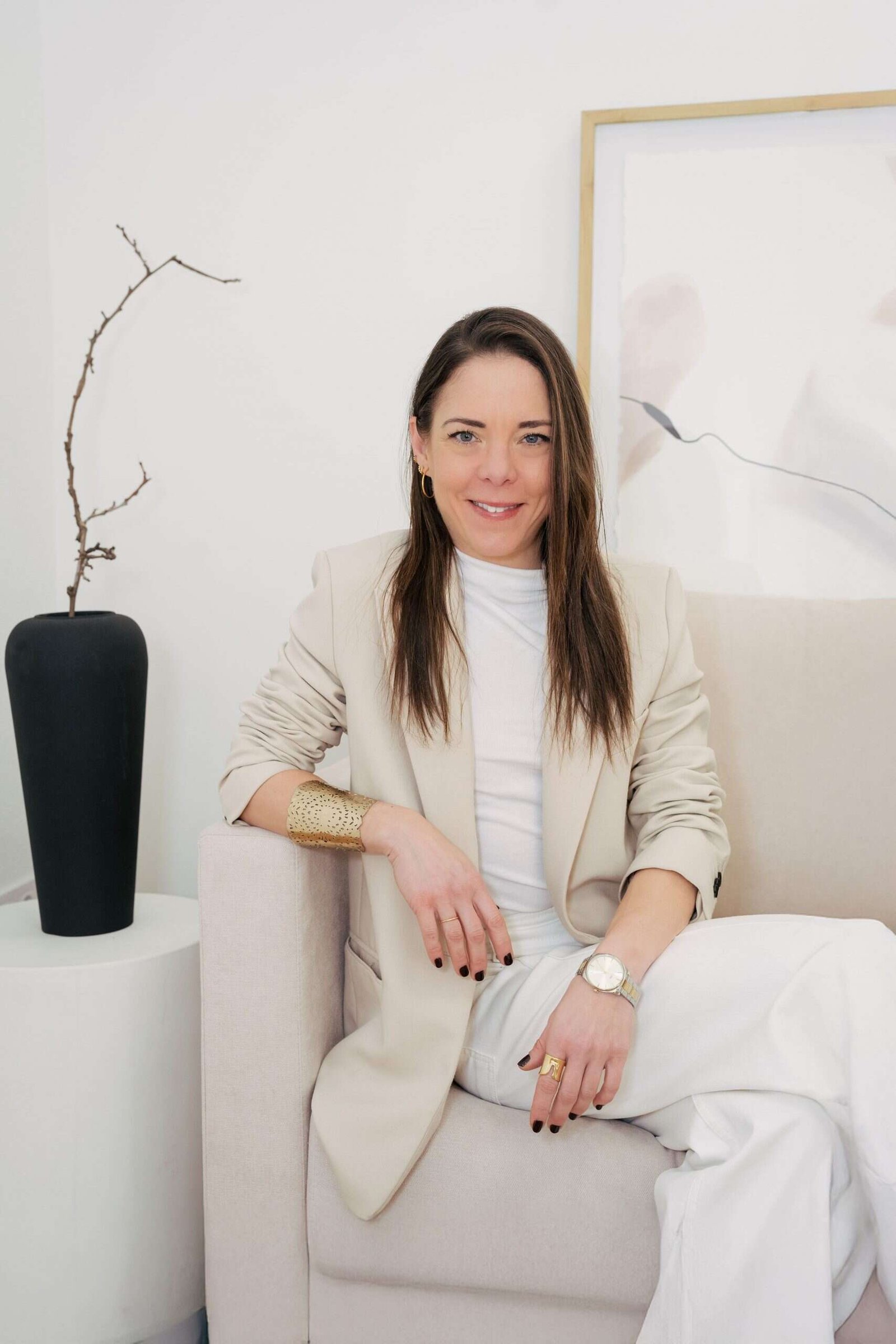 Psicóloga clínica en Madrid, co-directora de HONNE Psicoterapia, en consulta profesional